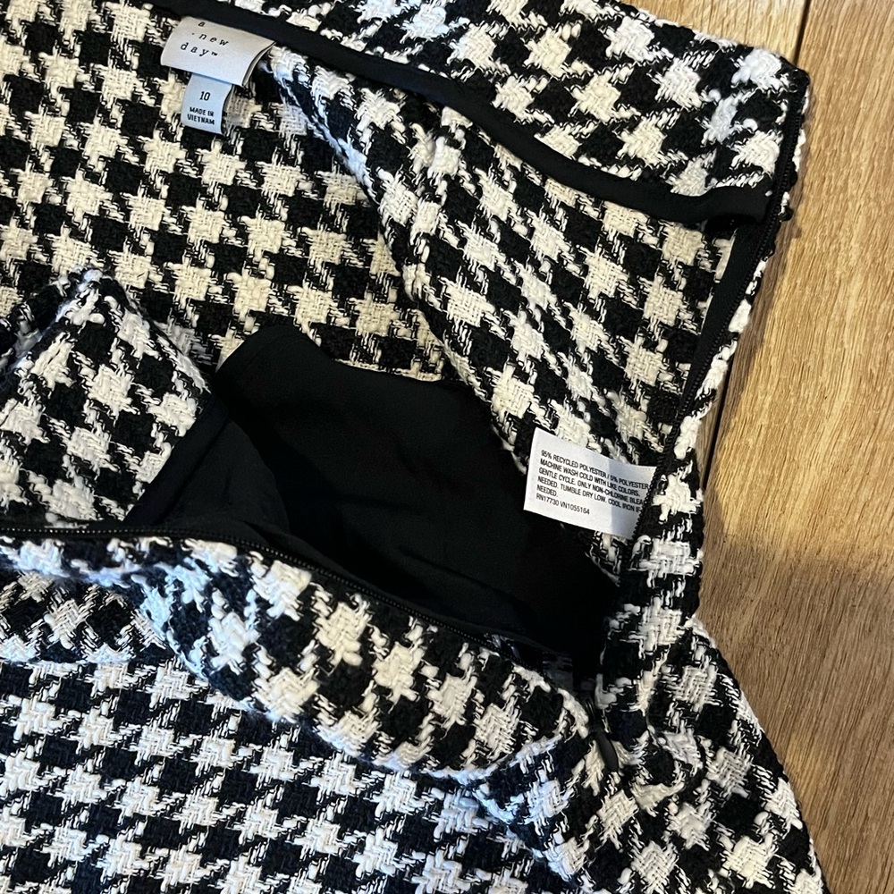 Black & White Houndstooth Mini Skirt - Picture 7 of 10